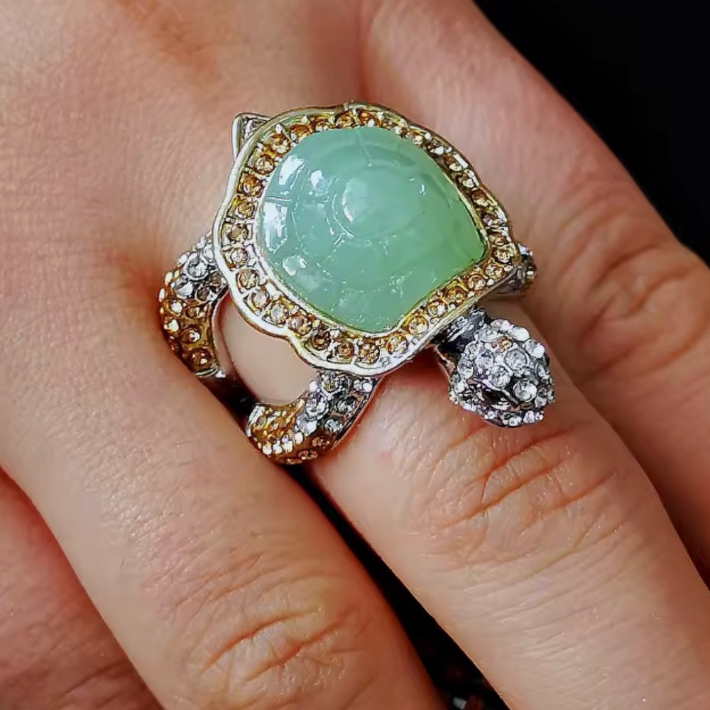 NEW Elegant Turtle Design Ring with Green and Gold Accents